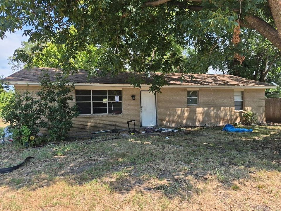 1st image of 18069 NE 27th St