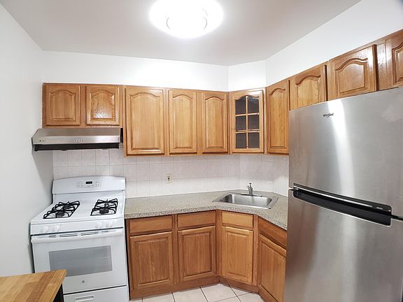 4th image of 4523 160th St Floor 1