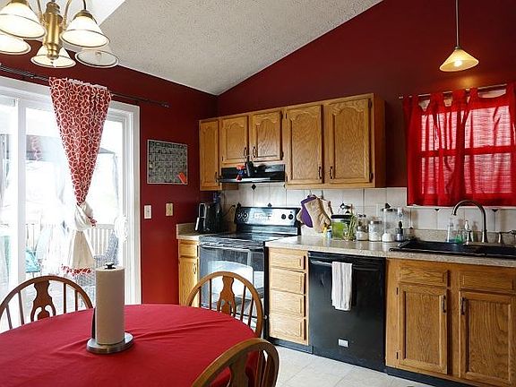 3rd image of 3075 Sun Valley Dr