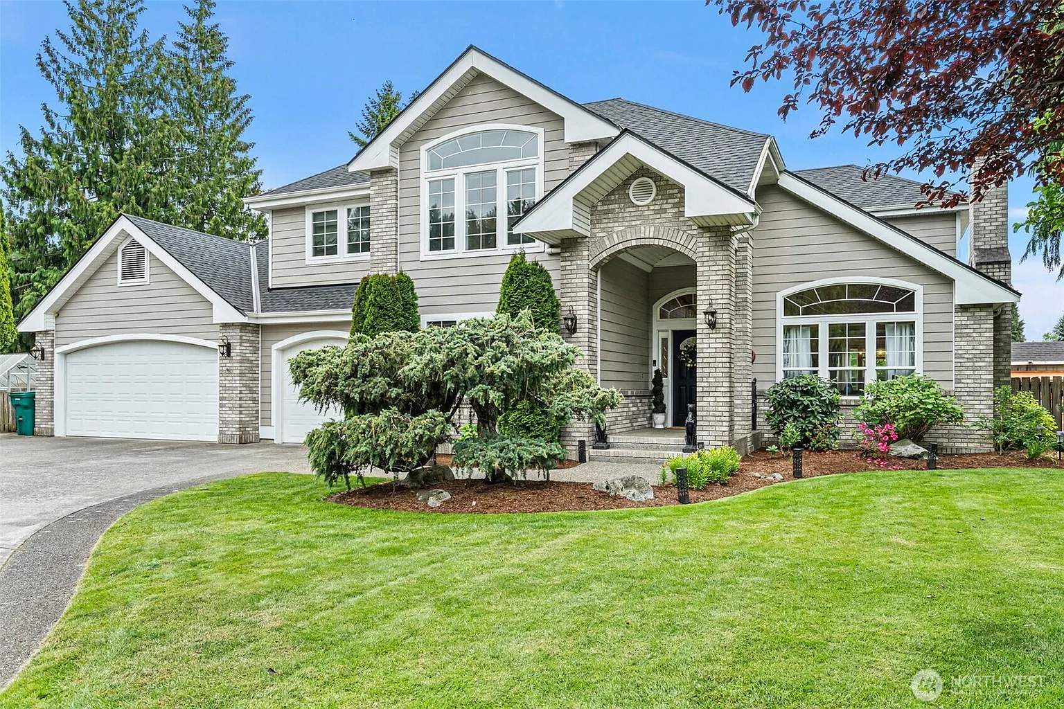 410 Riverview Drive NE photo 1