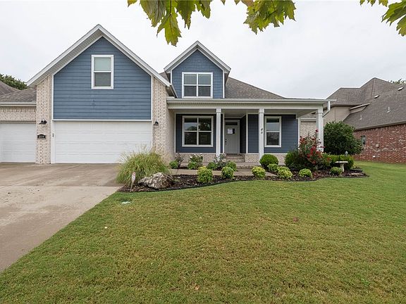 2nd image of 2559 N Glenmoor Dr