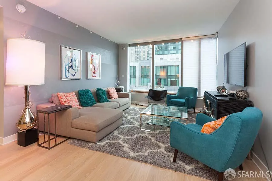 2 bed, 2.0 bath, 1178 sqft, $8,000 — Photo 2
