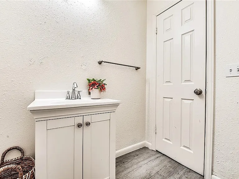 1206 N Markwell Ave — Photo 10