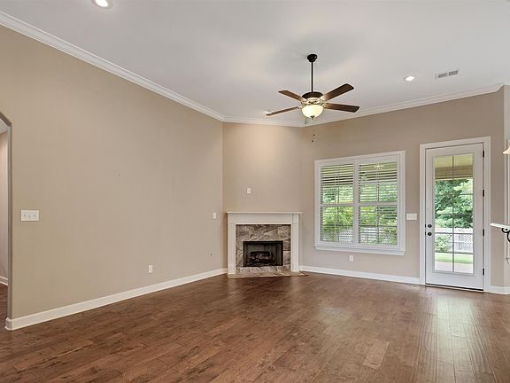 4th image of 325 Whispering Creek Dr