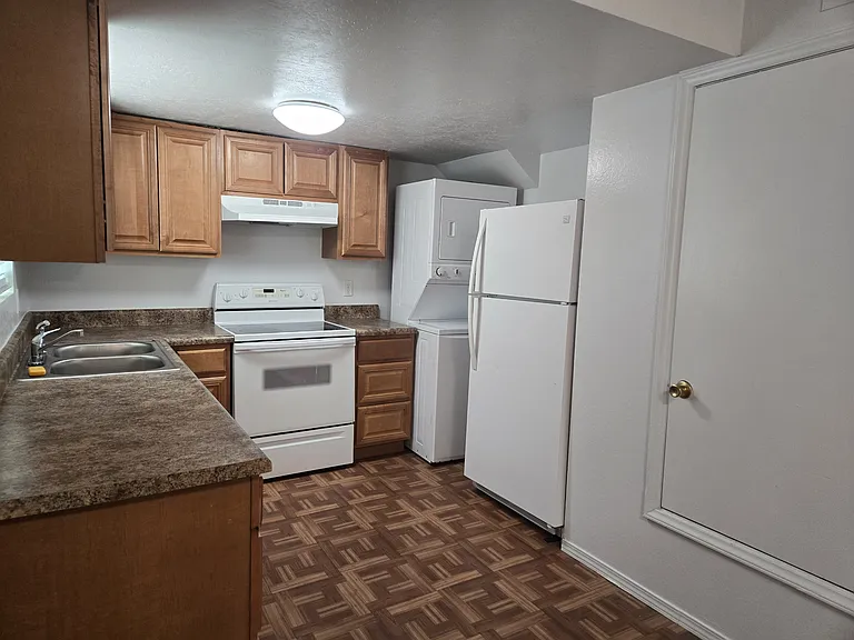 2707 N Ellen St — Photo 2