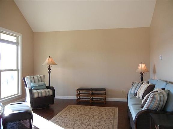 4th image of 34 Bradley Ln