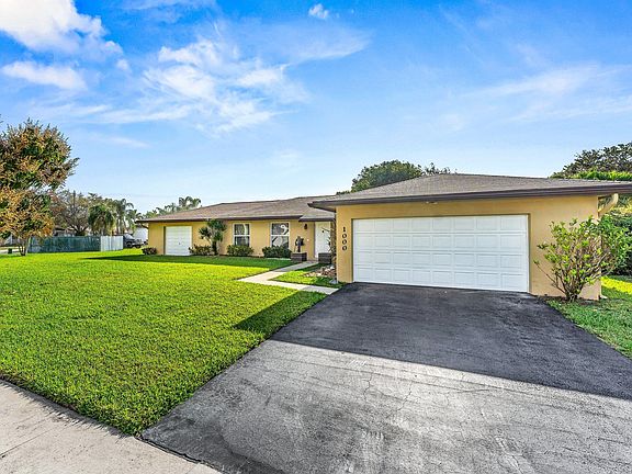 4th image of 1000 SW 127th Terrace