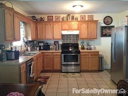 Kitchen
						:
						Appliances included