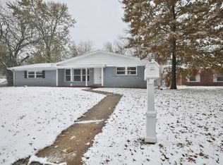 11801 Hidden Lake Dr, Saint Louis, MO 63138