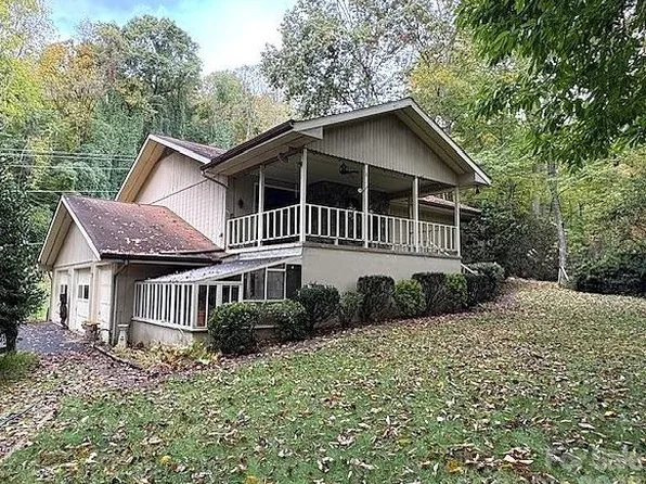 30 Brier Ln, Maggie Valley, NC 28751