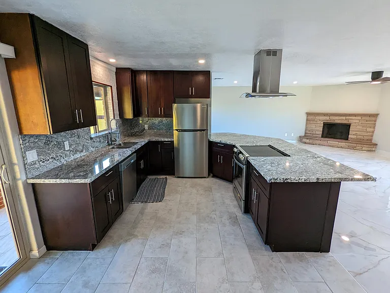 1062 W Ina Rd — Photo 21