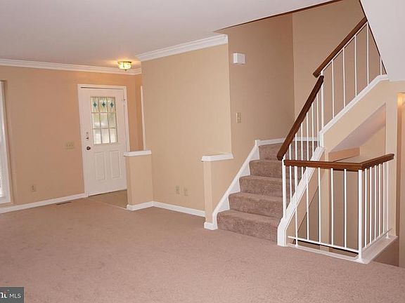 4th image of 400 Batley Ct
