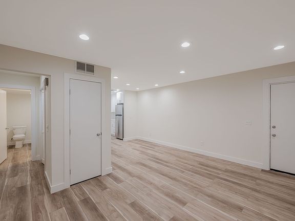 5th image of 3204 Redding Rd #104