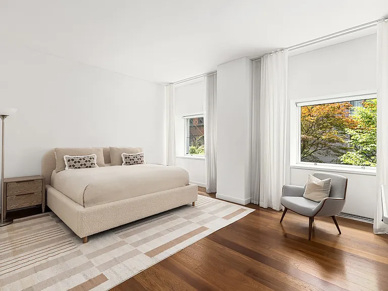311 W Broadway #Townhouse 4 — Photo 5