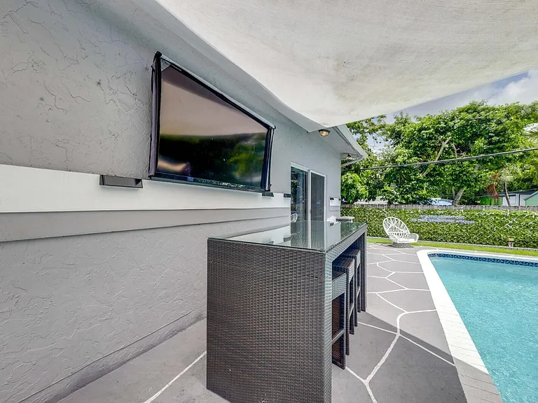 3609 SW 58th Ave — Photo 8