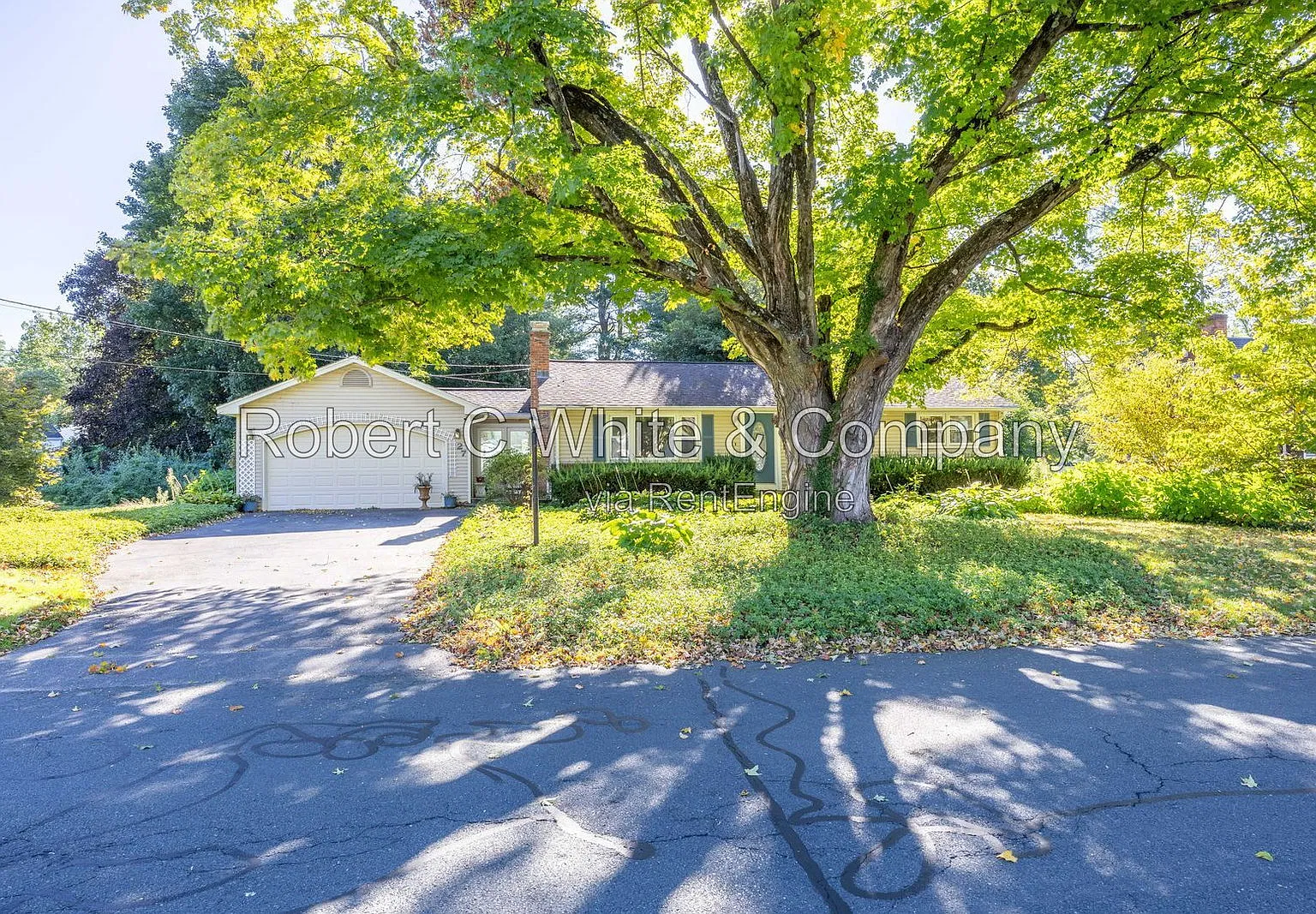 3 bed, 1.5 bath, 1296 sqft, $2,490 — Photo 1