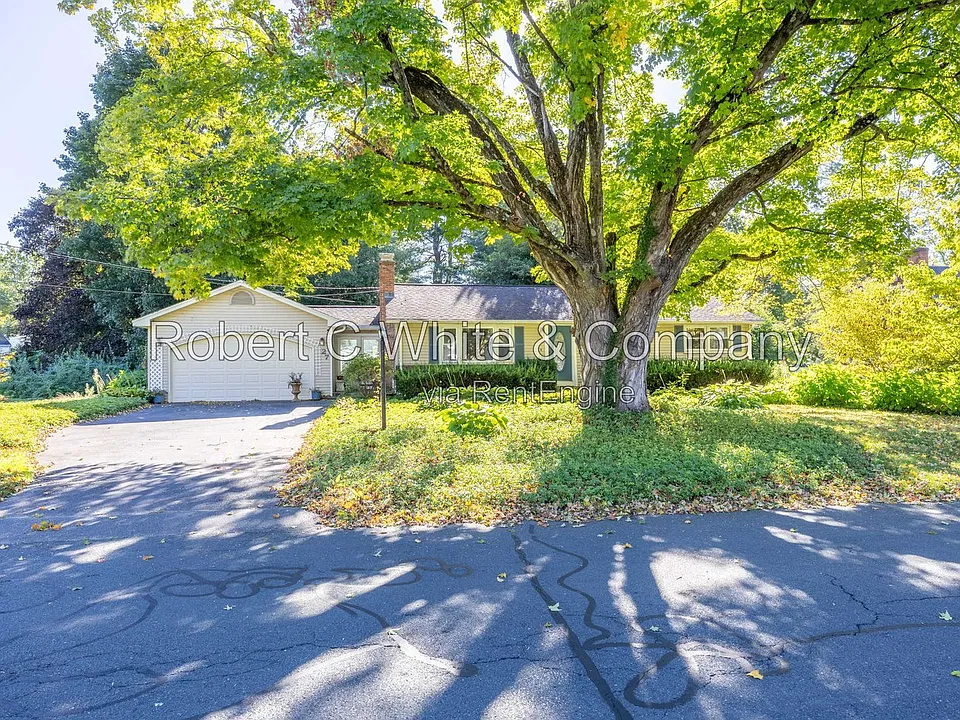 27 Simsbury Manor Dr