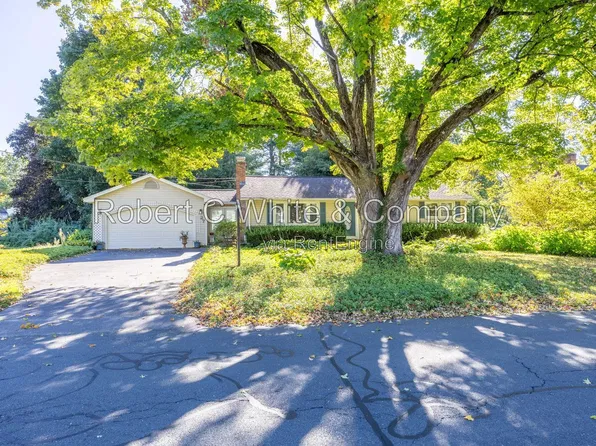 27 Simsbury Manor Dr, Weatogue, CT 06089