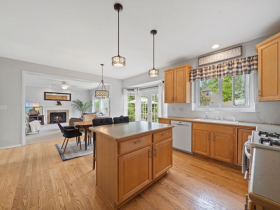3rd image of 718 Fairfield Way