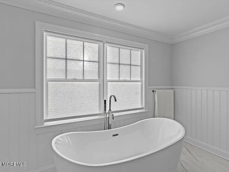 382 Western Ave — Photo 32