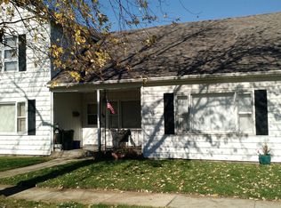 320 1/2 W Chestnut St, Freeport, IL 61032