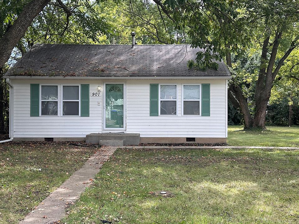 1st image of 901 SE Pinecrest Dr
