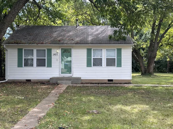 901 SE Pinecrest Dr, Topeka, KS 66605