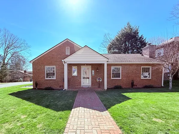 718 Woodlawn Ave, Beckley, WV 25801