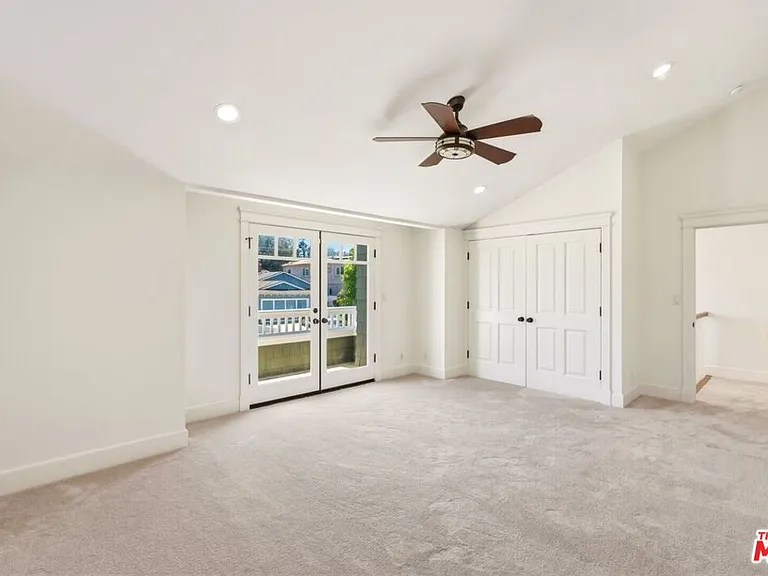 1633 Voorhees Ave — Photo 19