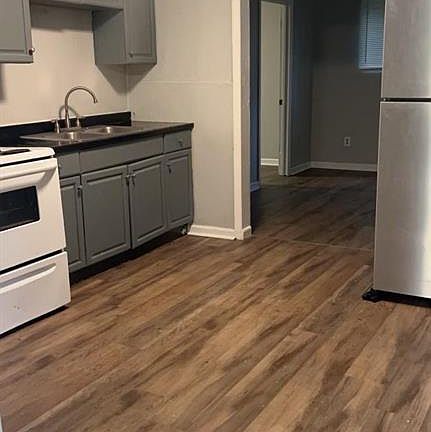 2nd image of 10321 Earl Dr