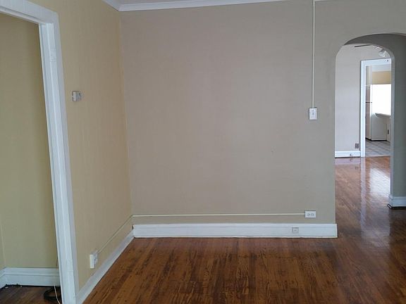 5th image of 5130 W Melrose St #3