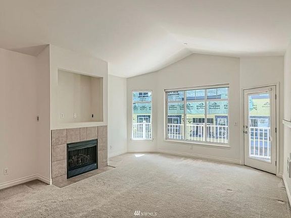 3rd image of 20028 15th Ave NE APT 206