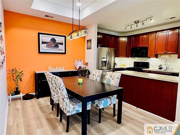 5th image of 541 Doral Ct