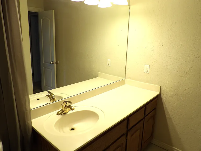 405 SE Lancelot Ln — Photo 7