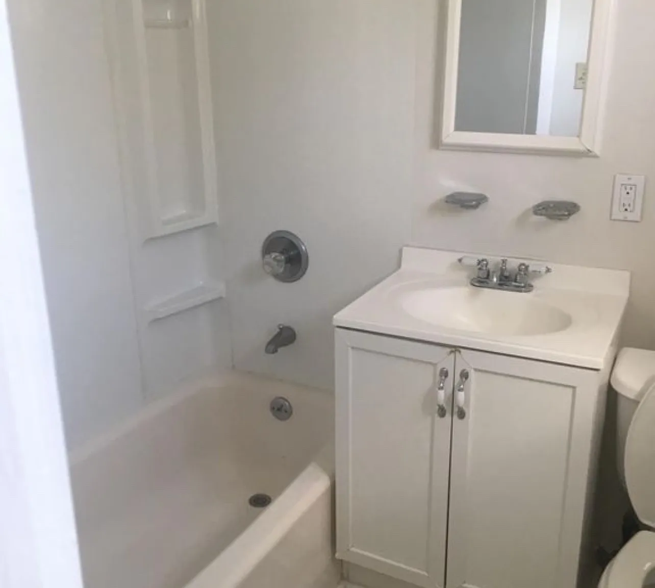 3 bed, 900 sqft, $2,500 — Photo 1