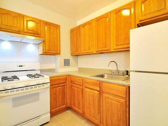 3rd image of 138-15 Franklin Ave #627