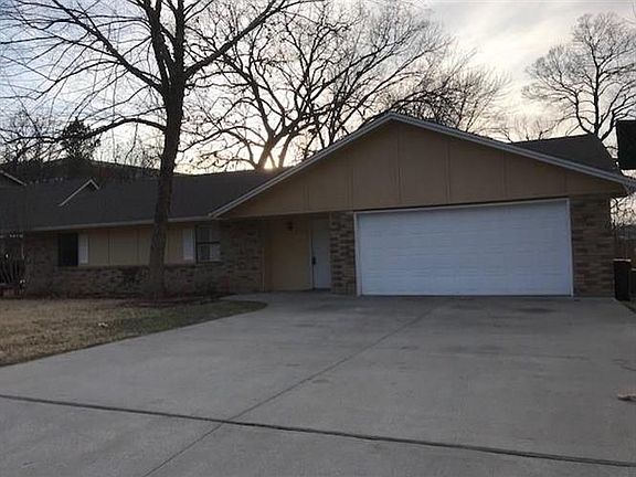 3rd image of 1102 N Dove Dr