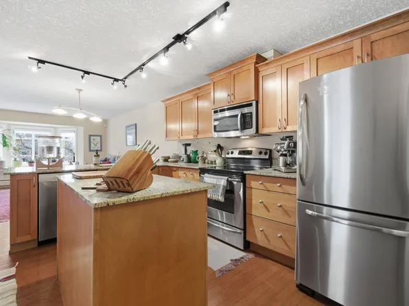 10235 116th St NW #201, Edmonton, AB T5K 1W3