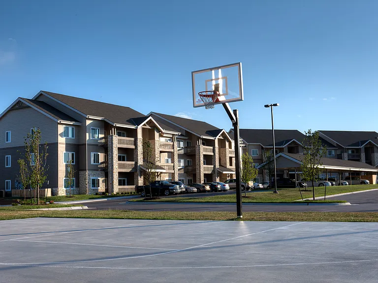 Chisholm Lake Apartments — Photo 8