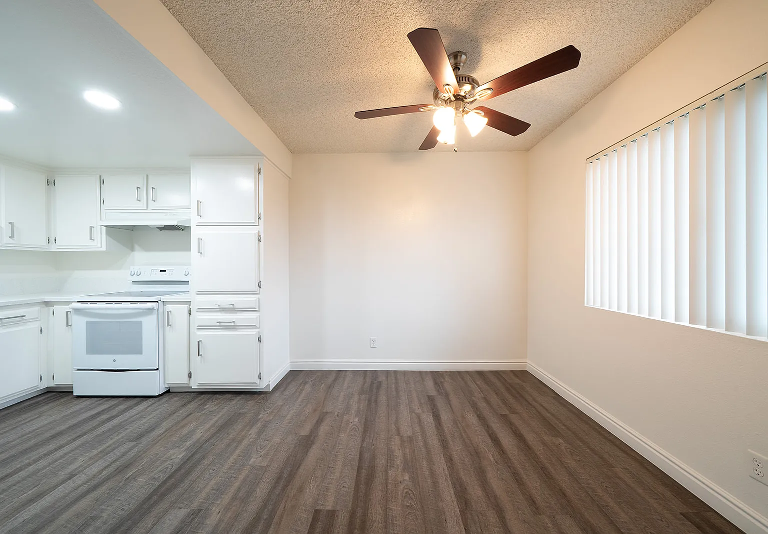 2 bed, 1000 sqft, $2,695 — Photo 3