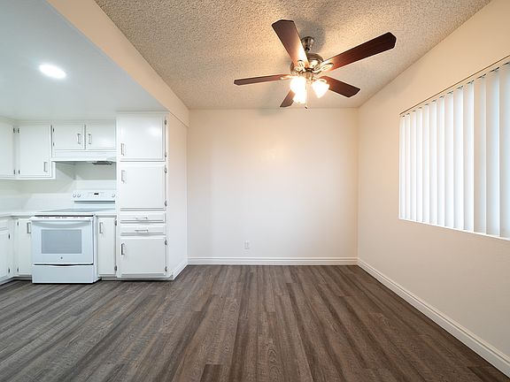 5th image of 1110 Meadow Lake Dr #30-06