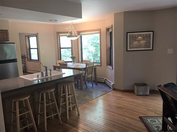 4th image of 14 Carlyle Ct