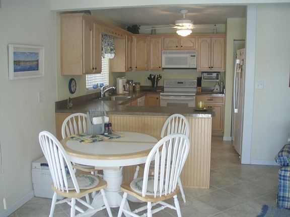 4th image of 171 N Coconut Palm Blvd