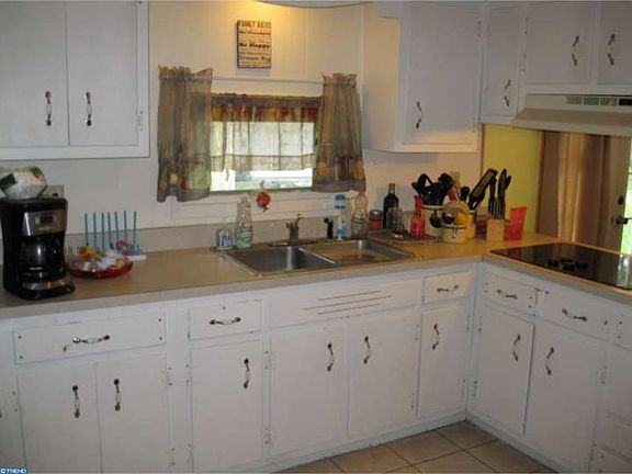 2nd image of 215 Medford St