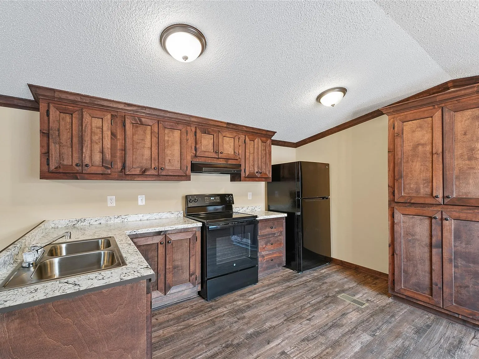 3 bed, 2.0 bath, $1,400 — Photo 4