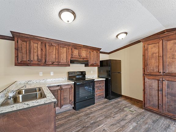 4th image of 21395 Ruth Dr