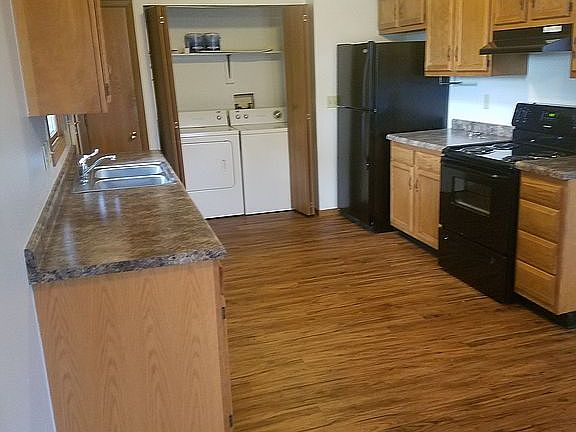 2nd image of 910 W Zeller St