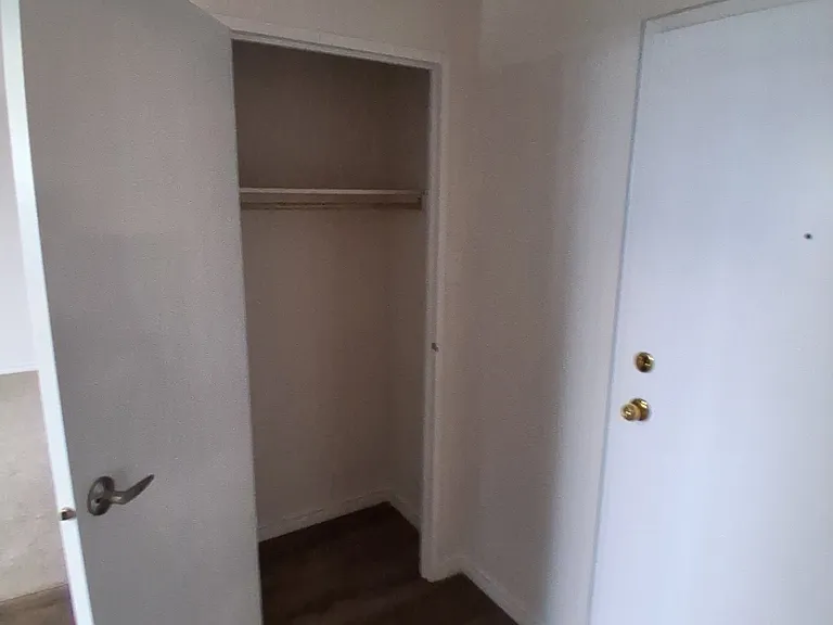 90 Highview Ave E — Photo 16