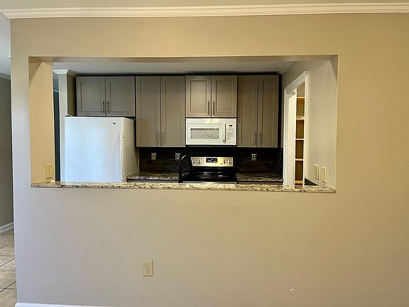 5th image of 15718 Riverdale Ave E