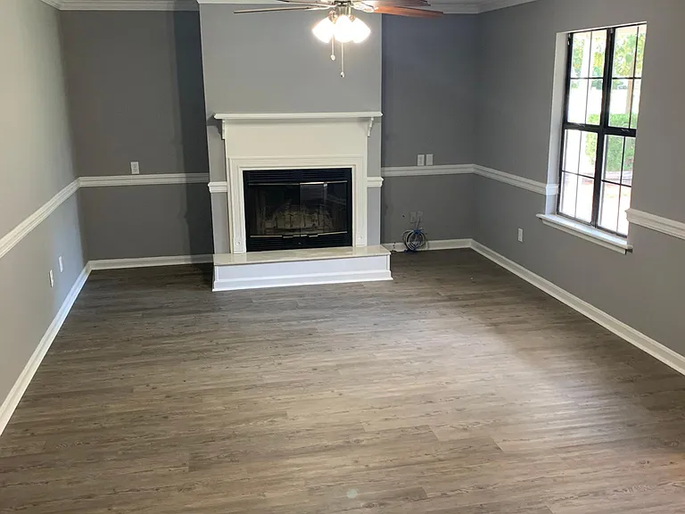 636 Maplewood Dr — Photo 1